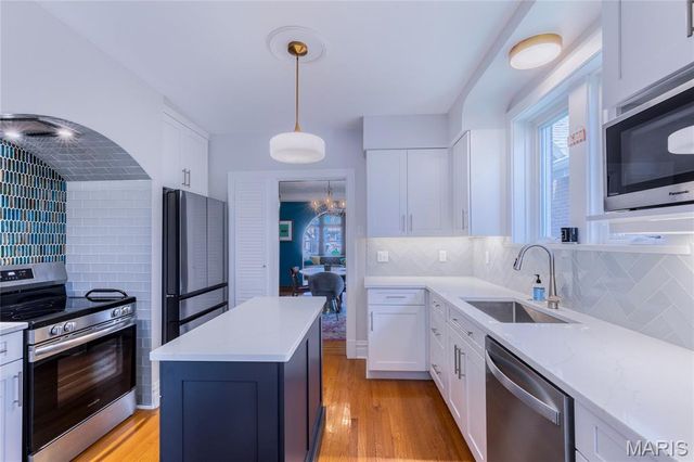 5408 Tholozan Avenue, St Louis, MO 63109