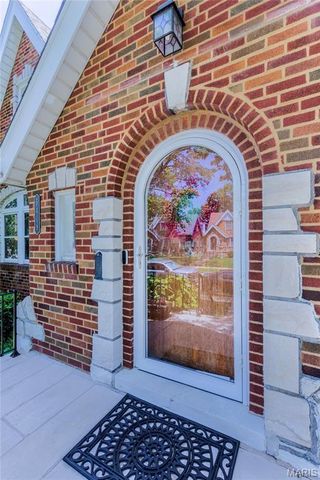 5408 Tholozan Avenue, St Louis, MO 63109