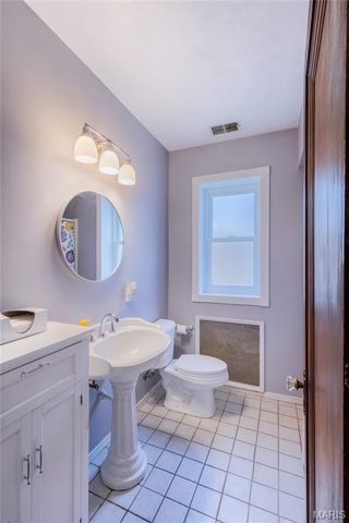 5408 Tholozan Avenue, St Louis, MO 63109