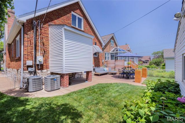 5408 Tholozan Avenue, St Louis, MO 63109