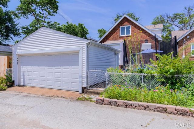 5408 Tholozan Avenue, St Louis, MO 63109