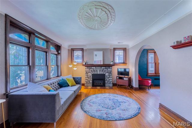 5408 Tholozan Avenue, St Louis, MO 63109