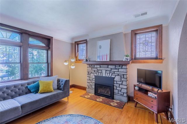 5408 Tholozan Avenue, St Louis, MO 63109