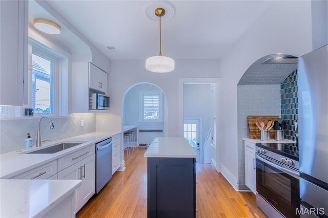 5408 Tholozan Avenue, St Louis, MO 63109