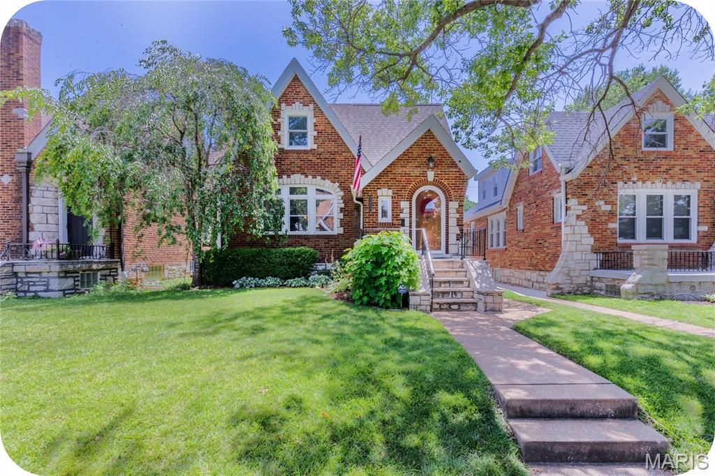 5408 Tholozan Avenue, St Louis, MO 63109
