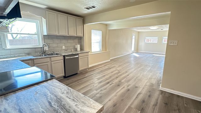4706 Sachse Road, Sachse, TX 75048