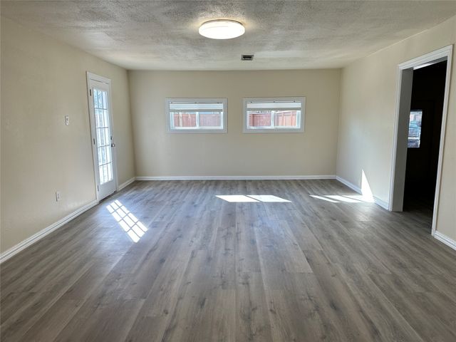 4706 Sachse Road, Sachse, TX 75048