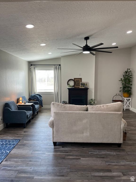 Image 7 of property listing at 558 N NORTH CRESCENT, Roosevelt, UT 84066