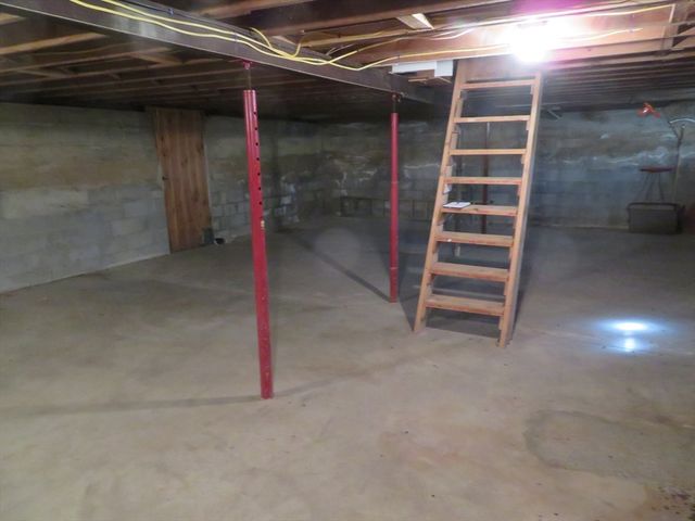 103 King Philip Rd, Norton, MA 02766