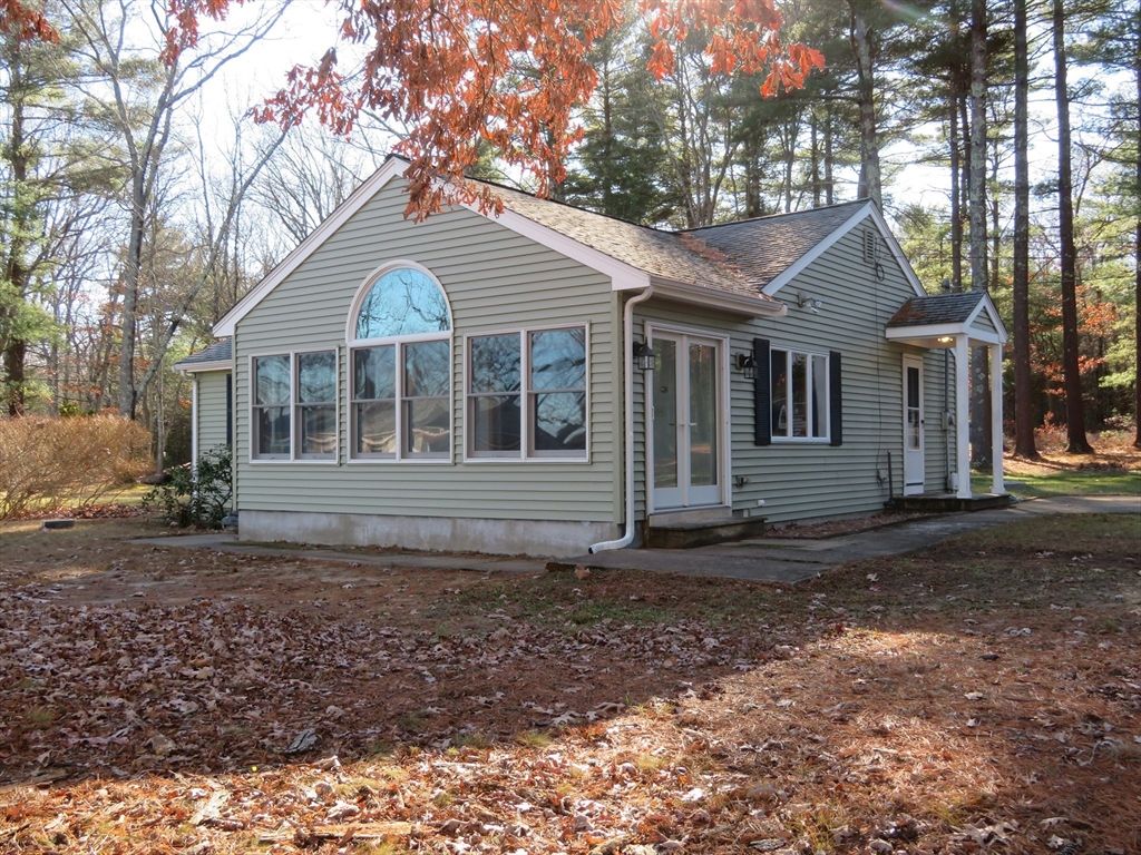 103 King Philip Rd, Norton, MA 02766