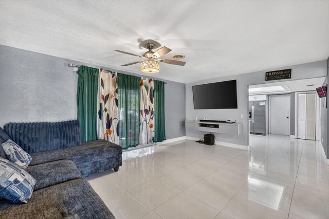 6980 NW 6th Street, Plantation, FL 33317