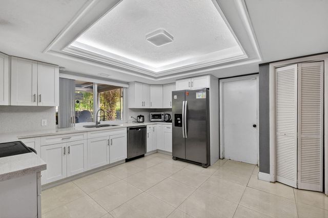 6980 NW 6th Street, Plantation, FL 33317