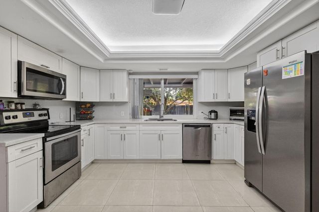 6980 NW 6th Street, Plantation, FL 33317