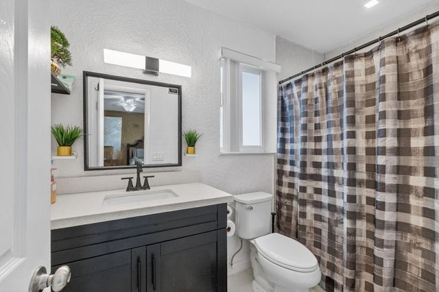 6980 NW 6th Street, Plantation, FL 33317