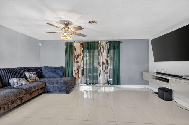 6980 NW 6th Street, Plantation, FL 33317