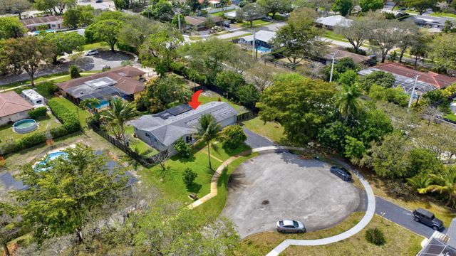 6980 NW 6th Street, Plantation, FL 33317