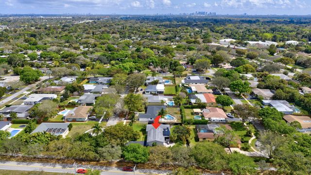 6980 NW 6th Street, Plantation, FL 33317