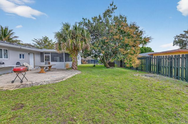 6980 NW 6th Street, Plantation, FL 33317