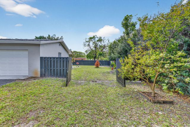 6980 NW 6th Street, Plantation, FL 33317