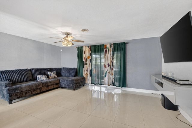 6980 NW 6th Street, Plantation, FL 33317