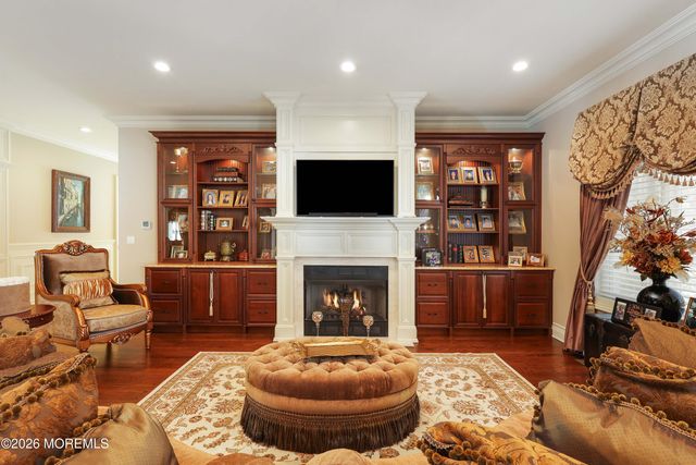 19 Embry Farm Road, Marlboro, NJ 07746