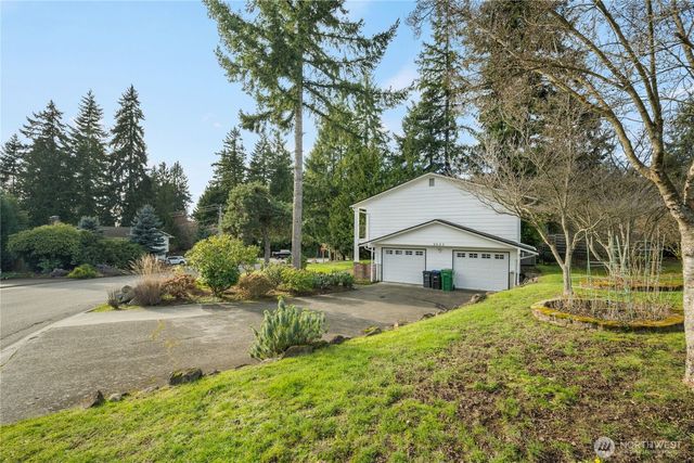 2037 NE Ridgewood Drive, Poulsbo, WA 98370