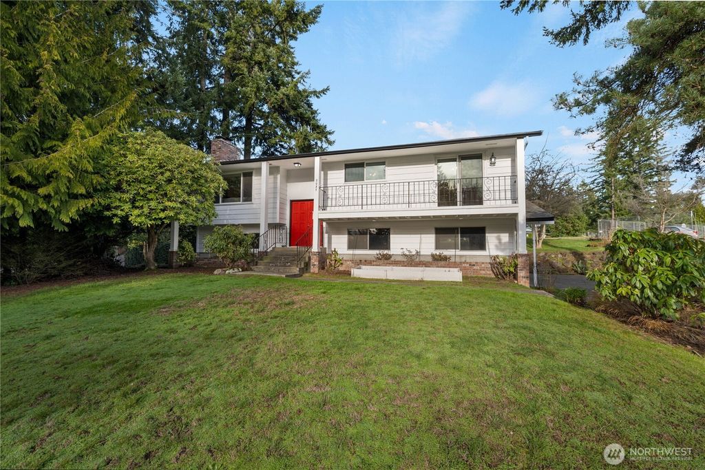 2037 NE Ridgewood Drive, Poulsbo, WA 98370