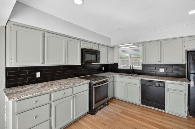 6741 Steiner Dr, Sacramento, CA 95823