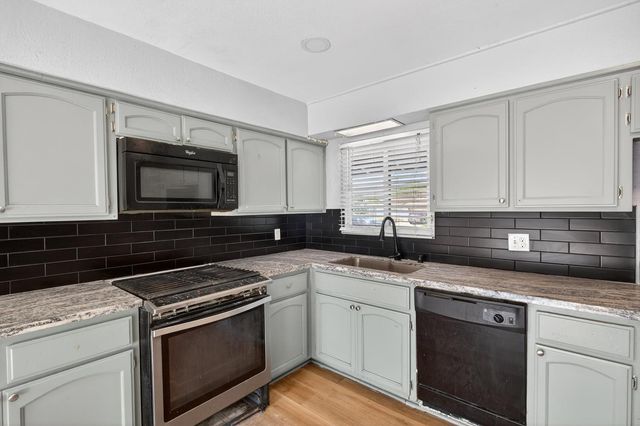 6741 Steiner Dr, Sacramento, CA 95823