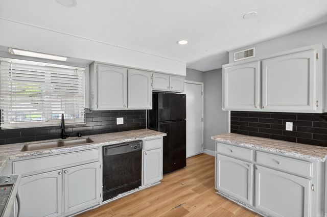 6741 Steiner Dr, Sacramento, CA 95823