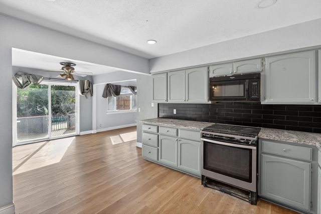 6741 Steiner Dr, Sacramento, CA 95823