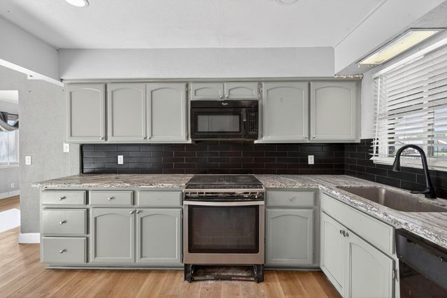 6741 Steiner Dr, Sacramento, CA 95823