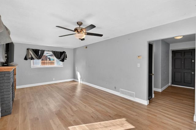 6741 Steiner Dr, Sacramento, CA 95823