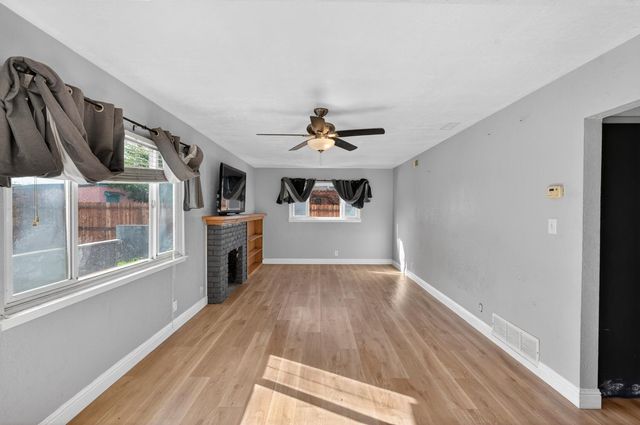 6741 Steiner Dr, Sacramento, CA 95823