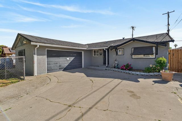 6741 Steiner Dr, Sacramento, CA 95823