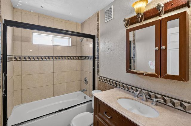 6741 Steiner Dr, Sacramento, CA 95823