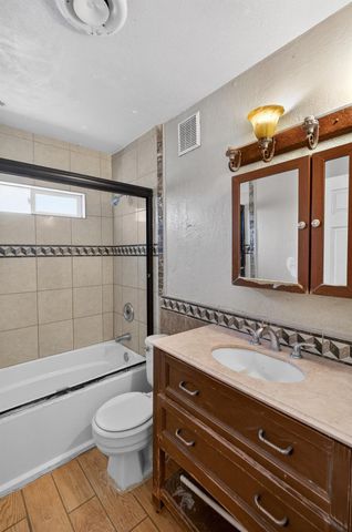 6741 Steiner Dr, Sacramento, CA 95823