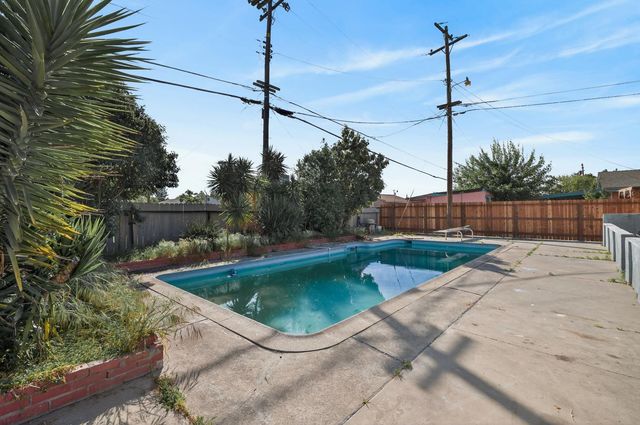 6741 Steiner Dr, Sacramento, CA 95823