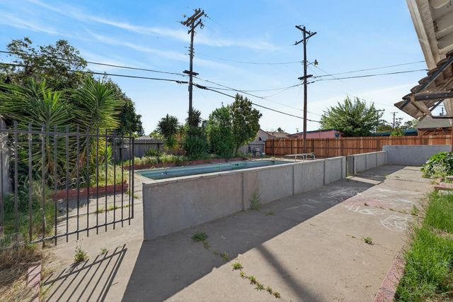 6741 Steiner Dr, Sacramento, CA 95823