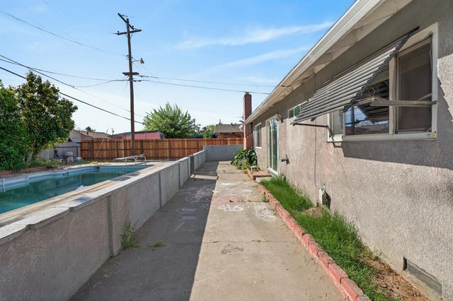 6741 Steiner Dr, Sacramento, CA 95823