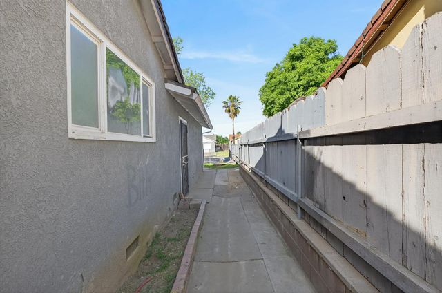 6741 Steiner Dr, Sacramento, CA 95823