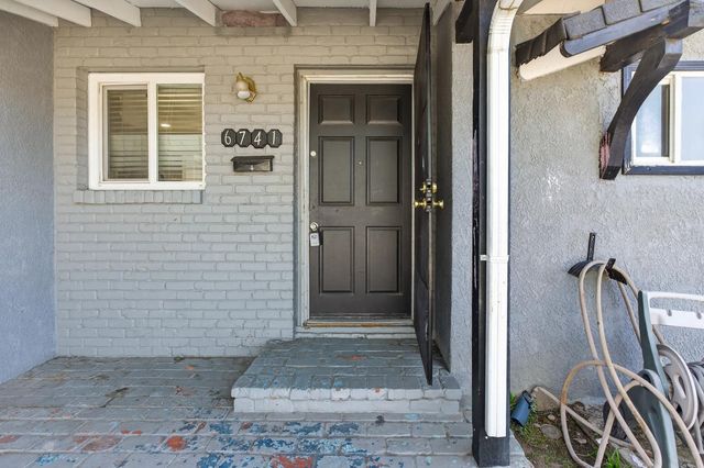 6741 Steiner Dr, Sacramento, CA 95823