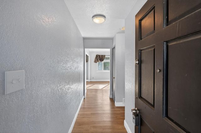 6741 Steiner Dr, Sacramento, CA 95823