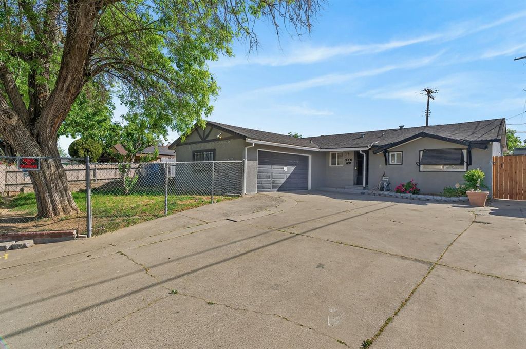 6741 Steiner Dr, Sacramento, CA 95823