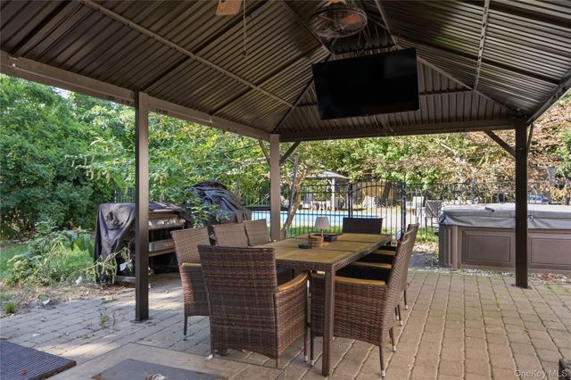 204 Melrose Parkway, Patchogue, NY 11772