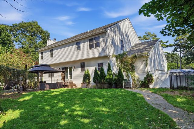 204 Melrose Parkway, Patchogue, NY 11772