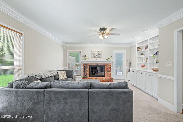 7611 Wolfspring Ct, Louisville, KY 40241