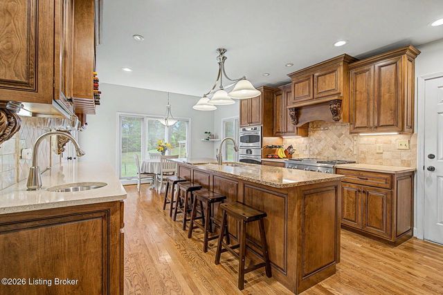 7611 Wolfspring Ct, Louisville, KY 40241