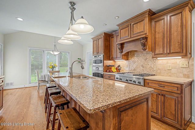 7611 Wolfspring Ct, Louisville, KY 40241