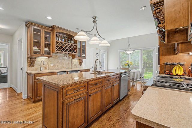 7611 Wolfspring Ct, Louisville, KY 40241